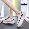 Flat Womens Running Casual Classic Schoenen Outdoor Gazon Luxurys Ontwerpers Ademend en Lichtgewicht Trainers Walking Sports Sneakers