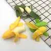 Frutas artificiales Bonito juguete de descompresión de plátano Juguetes de crecimiento lento Regalo divertido para niños Kawaii