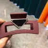 Clip de garra con letras triangulares Multicolor de 8,5 cm, pinzas con letras para mujer y niña, accesorios de moda para el cabello para fiesta de regalo