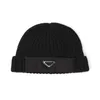 Créateur de mode Bonnet Femmes Bonnets Tricoté Chapeau Triangle Caps Lettre Hommes De Luxe Chapeaux Femmes Designer Cap ACC