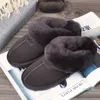 Designer-2022冬のスノーブーツ女性トリプルブラックチェスナッツピンクファッションアンクルショートブートレディースレディースガールズブーティ快適な靴