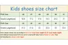 キッズデザイナーサンダル男の子女の子子供の靴の子供たちのファッション手紙バッジサンダルの夏に印刷された3色EUR26-37
