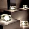lampada da tavolo moderna in cristallo
