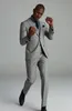 Light Grey Checker Groom Tuxedos Brand New Muesca Solapa Padrino de boda Esmoquin Moda Hombres Prom Jacket Blazer Excelente traje de 3 piezas (Chaqueta + Pantalones + Corbata + Chaleco) 2262