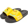 Pantofole estive New Cute Yellow Duck Beach Slides Donna Infradito antiscivolo Sandali stile esterno a righe per interni per coppia Y200706 morbido