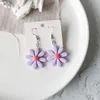 Simpatici orecchini pendenti in resina con fiore margherita Orecchini pendenti con personalità color caramella Orecchini coreani per donne Gioielli estivi Accessori per regali