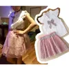 Toptan Yaz Kızlar 2-ADET Setleri Kolsuz Yay Beyaz Üst + Çiçek Etek Çocuk Giysileri Kıyafetler E1024 210610