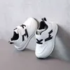 Rozmiar 21-30 Dzieci Niepoślizgowe Lekkie Buty Chłopcy Dziewczyny Kids Wear-Resistant Casual Running Sneaker Baby Sole Sole Berbeć Buty G220308