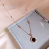 Rose gouden titanium stalen ketting vrouwelijke dubbele kant Romeinse numerale zwart-wit schijf hanger niet vervagen korte volledig match stijl sleutelbeen ketting