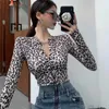 Yedinas Sxey Leopard Cropped Top Manica lunga Slim T-shirt Donna Skinny Cardigan Tee Shirt Y2k Ladies Button Streetwear Tshirt 210527