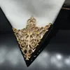 Vintage Moda Triángulo Camisa Cuello Collar Broche Pins Para Hombres Y Mujeres Ahuecados Out Crown Broches Esquina Emblema Joyería Accesorios
