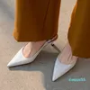 Beyaz Deri Kadınlar Sığ Pompalar Sivri Burun Gelin Düğün Ayakkabı Metal Zincirler Slingback Yüksek Topuklu Ofis Şık Çalışma Stilettos Elbise