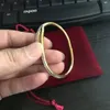 Bracciale rigido in acciaio al titanio San Valentino 1 linea Braccialetti con polsini in diamanti pieni Donna Uomo Gioielli di moda per regalo amante Nessuna scatola Migliore qualità