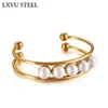 Mode Cuff Bangles All Round Imitation Pearls Beaded Strand Bangle för Kvinnor Rostfritt Stål Elegant Femme Smycken Q0717