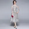 Mode Designer Runway Summer Dress Kvinnor Half Sleeve Gorgeous Blommor Broderi Mesh Vintage Party 210520