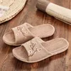 Pantoufles en lin pour femmes, pantoufles d'été pour la maison, sandales de sol brodées en coton et lin avec semelles souples, 2024
