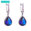 boucles d'oreilles en strass bleu