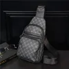 Роскошные дизайнеры Кожаные буквы мужчины женские сумки на плечо кошельки кошельков монеты сотовый телефон карманный спортивный рюкзак