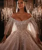 Abiti da sposa principessa Dubai Ball Gown Abiti da sposa con spalle scoperte Perle che bordano Abiti da sposa a maniche lunghe Perline Abiti da sposa a strati