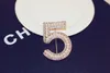 Goud Zilver Pearl Broches Letter 5 Volledige Crystal Rhinestone Broche Pins voor Vrouwen Trouwjaar Broches Sieraden