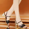 Sandálias Akexiya 2021 Mulheres de Ouro Sapatos Bombas Verão Open Tee High Bloqueio Bloquear Cinta de tornozelo