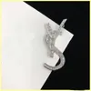 High Quality Luxury Designer Men Women Pins Brooches Diamond Silver Letter Brooch Pin For Suit Dress Pins Party Y Brooches Good 214820698