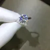 여성을위한 2CT Moissanite 약혼 925 스털링 실버 플래티넘 도금 된 반지 웨딩 쥬얼리 인증서