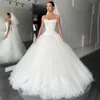 Princesse élégante Plus La Taille Robes De Mariée Sans Bretelles Robes De Mariée Couches Tulle Satin Étage Longueur Robe Formelle Robe De Novia