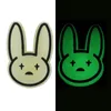 100pcs/Lot Bad Bunny PVC Glow Charms in den dunklen Plastik -Ornamenten Schuhdekoration Accessoires Jibitz für Schuhe3683548
