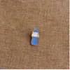 Pins, broches cartoon schattige broche water fles vorm lichtmetalen jurk shirt tas accessoires creatieve dame hoed pin kawaii