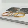 Pareja de lujo de moda Brazalete clásico de tela escocesa serie de pulseras de amor viene con una exquisita caja de regalo packaging268R