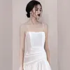 Deat kvinnor vit asymmetrisk shirring sling a-line klänning ny straplös ärmlös smal passform mode tidvatten sommar 7e0051 210428