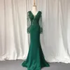 Gröna balklänningar 2022 elastisk sjöjungfru lång klänning kvinnor applikationer spets formell festklänning långa ärmar v hals smaragd kväll