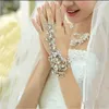 Gioielli scintillanti fiore di cristallo senza dita della catena da sposa che balla braccialetti braccialetti per matrimoni Accessori per matrimoni