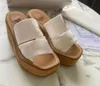 Designer Kvinnor Tofflor Plattform Espadrill Vit Tryck Brev Kanfas Sandal Flat Loafers Rubber Flip Flops Bottom Skor