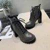 Botas Mulheres Outono Inverno Inverno Botão Multicolor Gradiente Cor Boot Violeta Preto Vermelho Cadarços Confortável Desgaste Real Medalha de Couro Calçados Sapatos