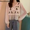 Nomikuma Flower Haft V Neck Koszulki Kobiety Zobacz przez z długim rękawem Single Breated Short Bluzka Kobiet Chic Blusas Mujer 210514