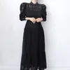 ヴィンテージの女性のロングドレス韓国のエレガントなパフのスリーブのわずかに変わったスタンドカラーハイウエストレーストリムフリル裾カジュアルローブ210514