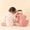 Bahar Bebek Kız Bodysuits Sevimli Aşk Kalp Uzun Kollu Pamuk Bebek Tulum Doğan Bodysuit Toddler Bebek Kız Giysileri 210713