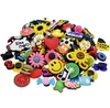 1000 stilar mer dekorativa tecknade tecken pvc gummi frukt blomma skor charms tillbehör clog jibz passform armband croc knappar sko dekorationer gåva