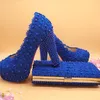 Love Moments Royal Blue Flower Beads Trouwschoenen met bijpassende tassen Galosh Para Jurk Vrouw Hoge Hakken Platform