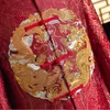 ウェディングパーティーチャイナ州メンズタングスーツ刺繍ドラゴンスタンドカラーQipao長袖結婚宴会中国のガウンレッドエスニック服