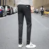 Pantaloni da uomo Pantaloni da uomo alla moda Abito blu navy 2022 Skinny casual per lavoro traspirante scozzese sottile da uomo