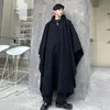 Męskie okopy płaszcze jesień i zimowy styl ciemny czarny płaszcz Osobowość długą ultra luźną modę z kapturem płaszcz męski wiatraka