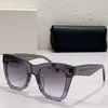 Frauen Sonnenbrille 4S004 Big Frame Schwarze Brille Drei-Punkte-Nieten-Dekoration Mode Sonnenbrille Frühling Sommerreise Urlaub UV40256C