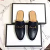 2022 Slippers Leather Sandals الأوروبي والأمريكي الجديد Slippers International Brands أصلي أحذية رجال مسطحة