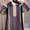 Männer Casual Hemden Muslime Männer Robe Gestreiften Druck Mit Kapuze Langarm Revers Männliche Traditionelle Kleidung Plus Größe Lose Kaftan 189S