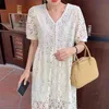 Robe Femmes Heavy Lace Crochet Floral Hollow Out Robes Mujer Robe à poitrine unique Robes de tempérament coréen 95523 210519