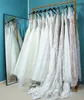Suknie ślubne z kości słoniowej 2022 CAP Rękawy Sparkle cekinowe koronkowe sukienki ślubne A-line głębokie dekolt dekoltowy Zamek ogrodowy