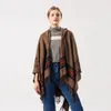 Kvinnor European American Ladies Tjockad Färg Stripe Imitation Cashmere Jacquard Sjal Varm Long Stylish Fashion Cape 210427